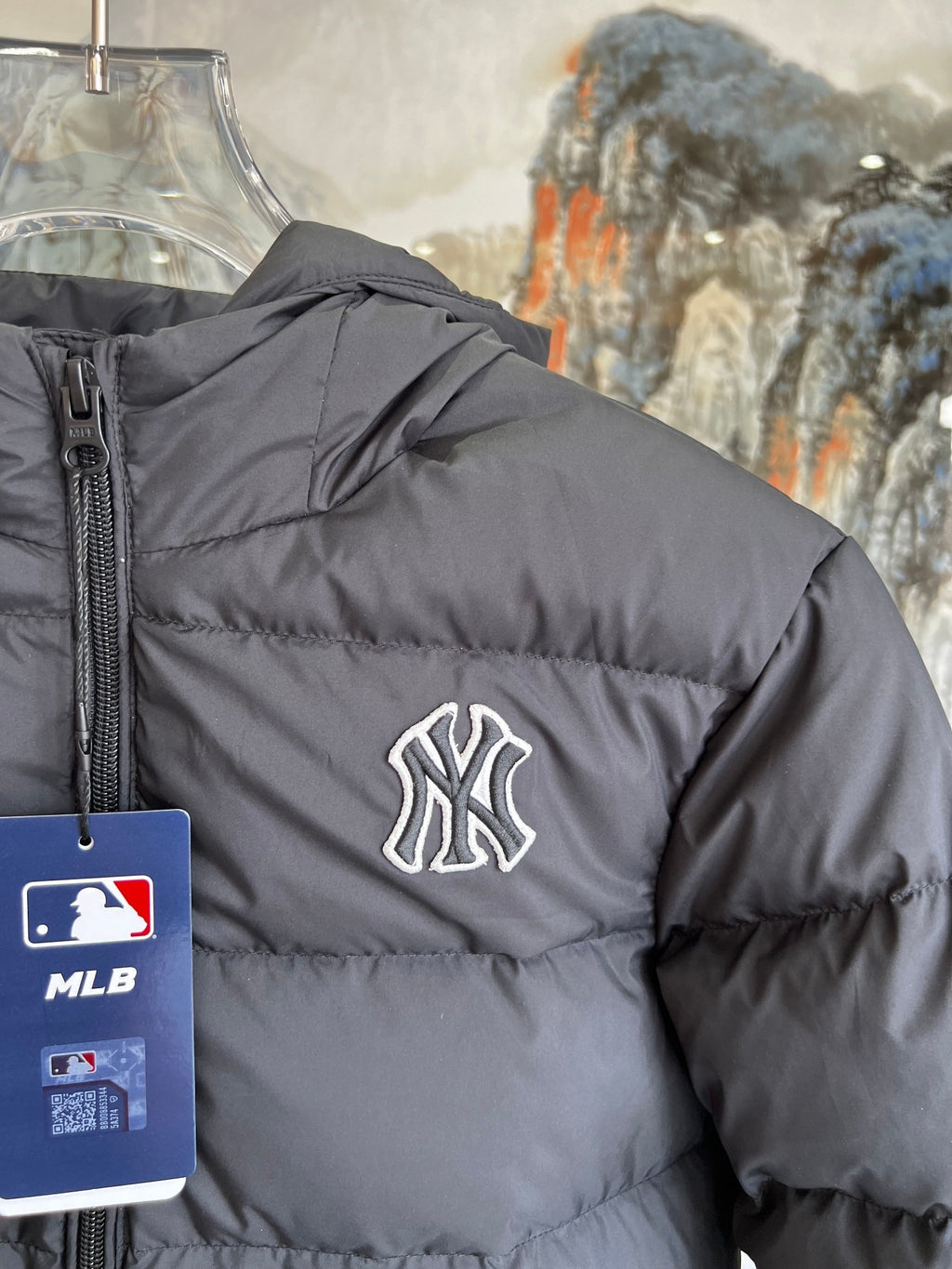 MLB NY Logo Hooded Puffer Jacket with Oversized Back Graphic