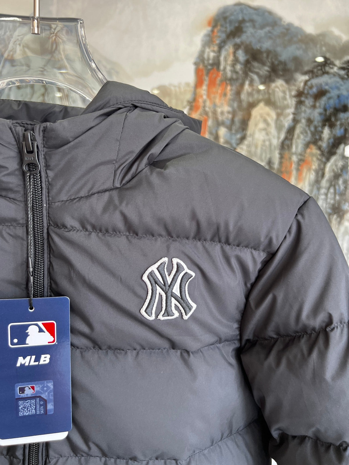 MLB NY Logo Hooded Puffer Jacket with Oversized Back Graphic
