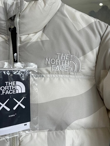 The North Face Youth Light Gray Abstract Print Puffer Jacket