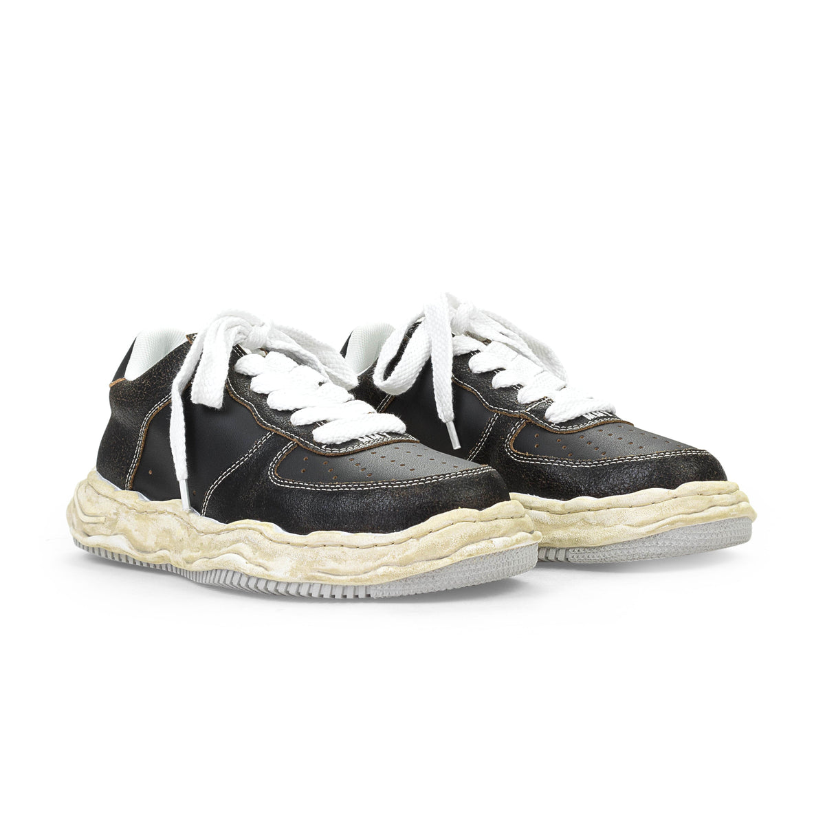 WAYNE LOW CRACKING BLACK LOW-TOP SNEAKER