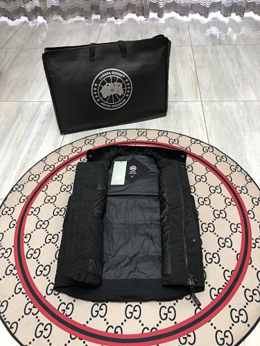 Canada Goose Black Logo-Patch Quilted Puffer Vest
