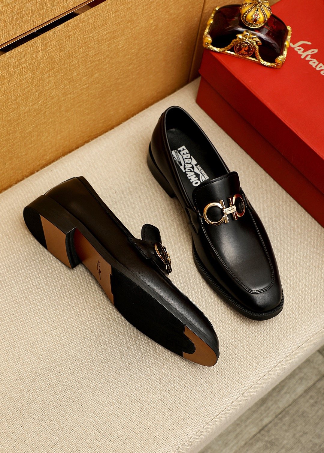 Ferragamo Men's Black Hardware Loafers - Rounded Toe