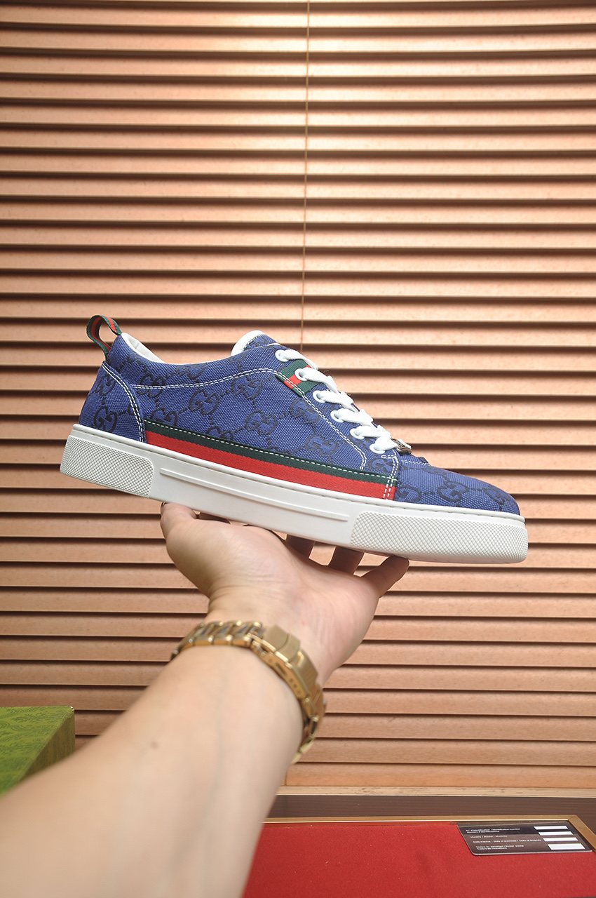 Gucci Stripe Low-Top Sneakers