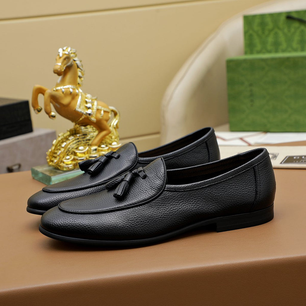 Gucci Textured Tassel Loafers